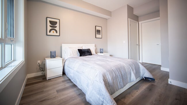 Photo - West Garneau