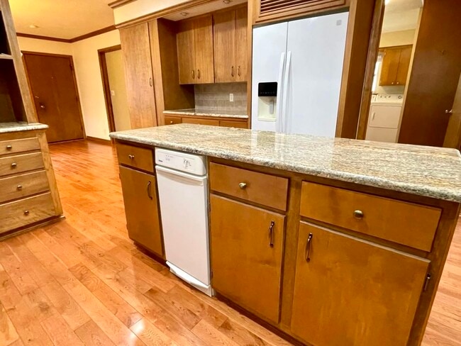 Photo - 111 G St SW