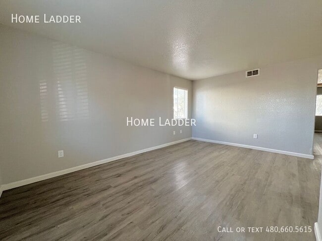 Building Photo - 4961 S Park Ave Unit 105