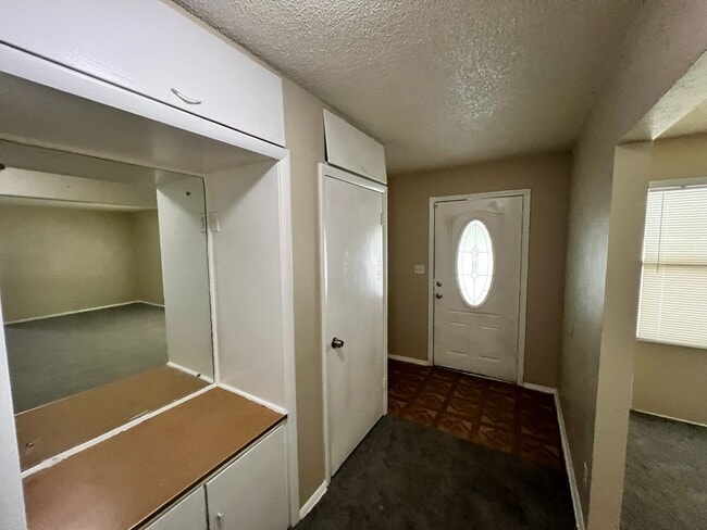 Photo - 7601 Ruskin Way