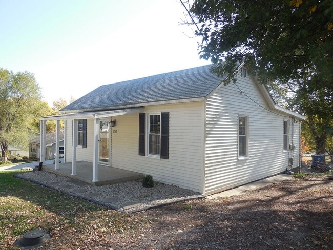 Building Photo - Two Bedroom Totally Rehabbed Home in Downt...