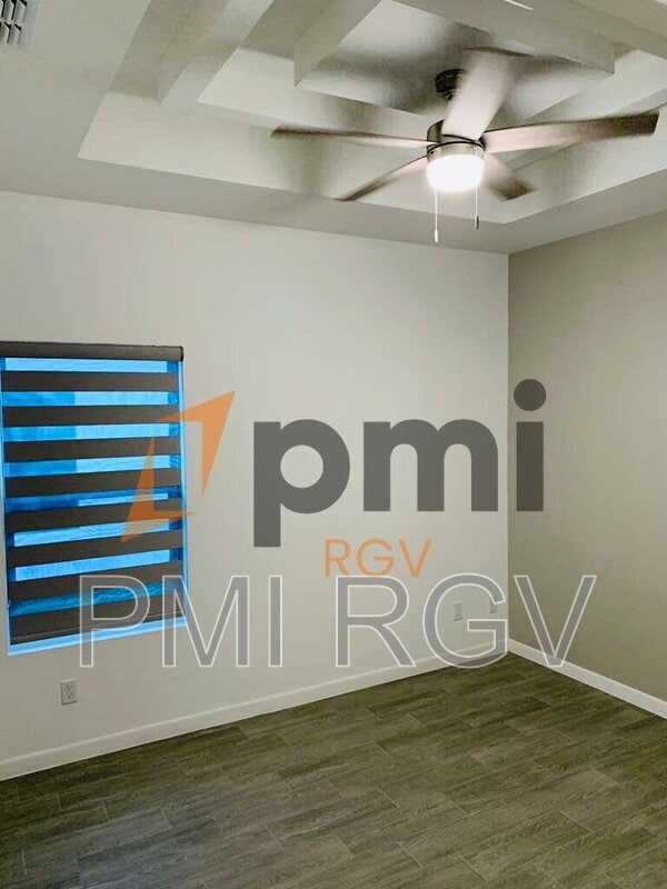 Building Photo - 805 W Garrison Dr Unit 2