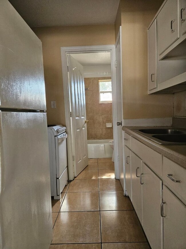 Photo - 1000 E Magnolia Ave