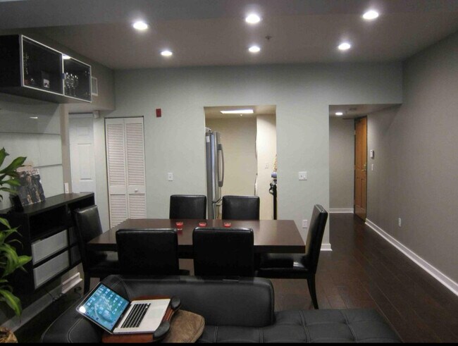 Photo - 11124 Burbank Blvd Unidad 102