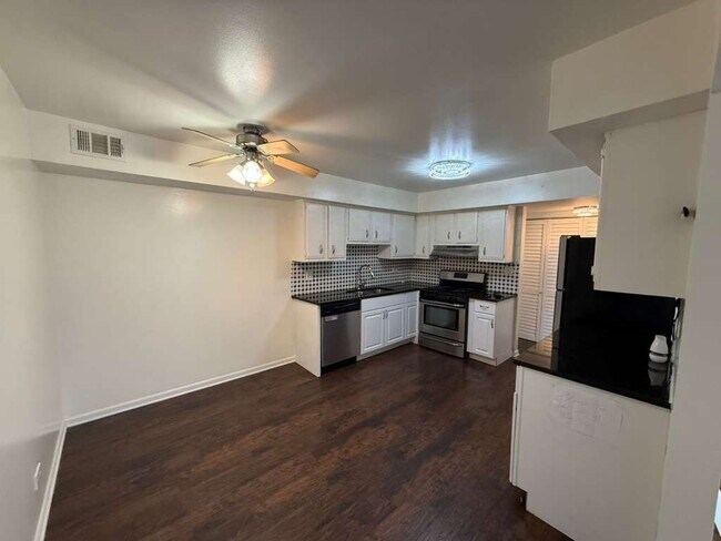 Photo - 1945 Hancock Dr