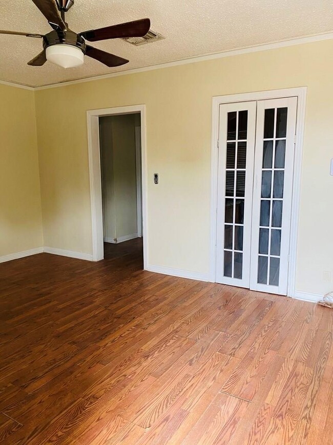 Photo - 1926 W Adams St