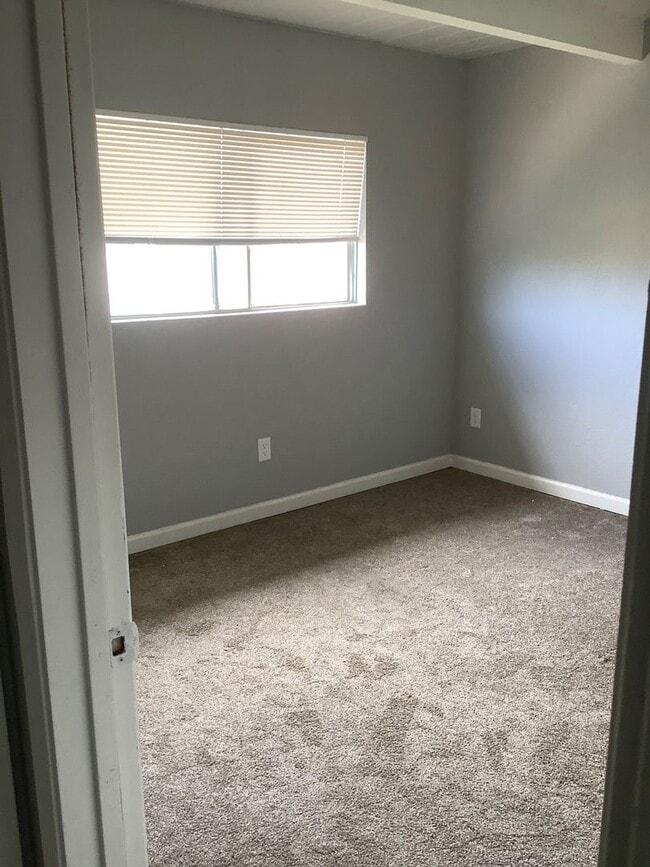 Photo - 2 Bedroom, 1 Bath Unit – Richmond Available Now! Unit 254 South 3rd St.