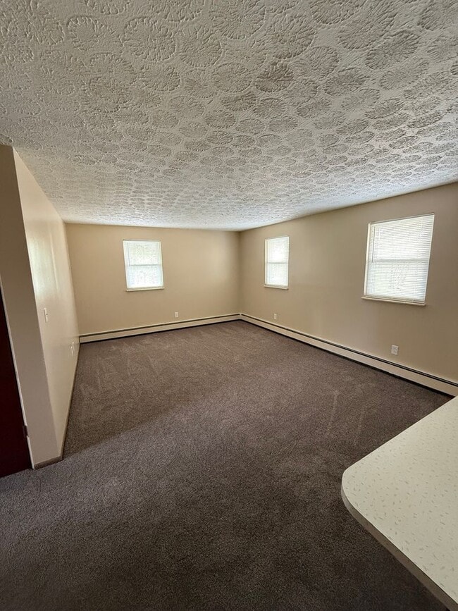 Building Photo - 355 Meadowbrook Ave Unit 355 Meadowbrook #4