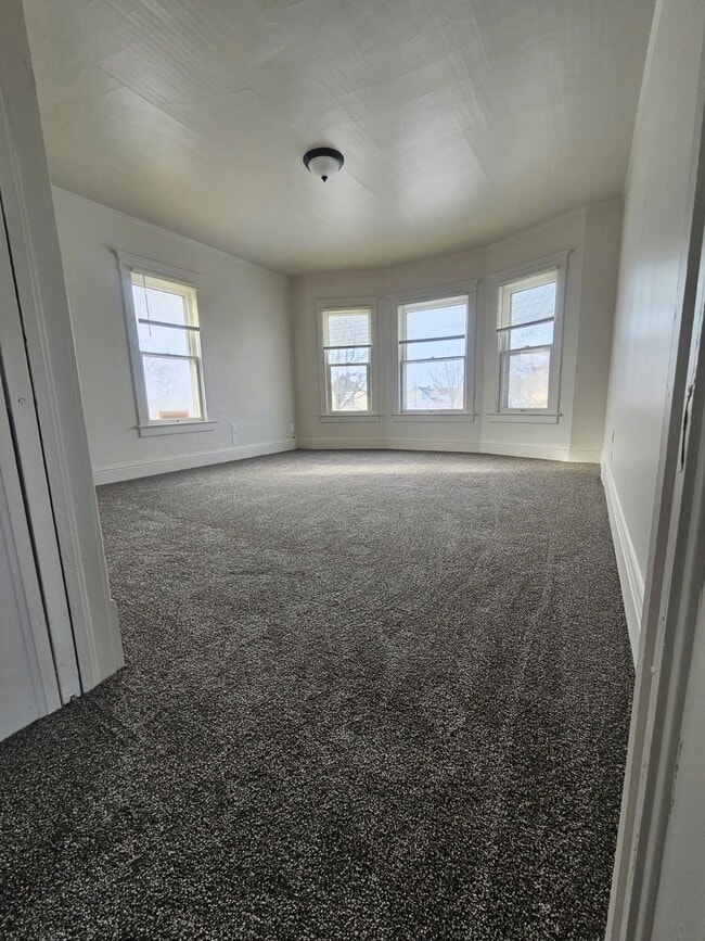 Photo - 226 13th St N