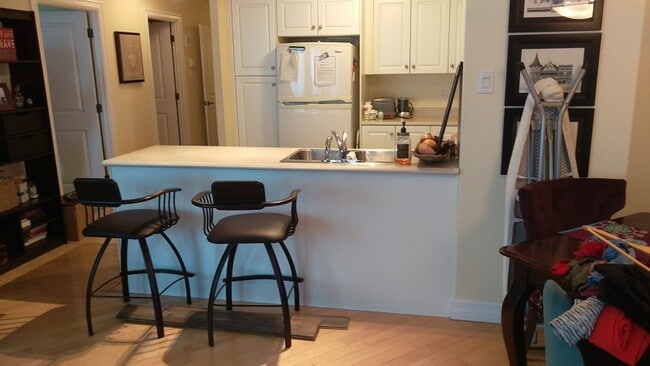 Photo - 2677 Gladstone St