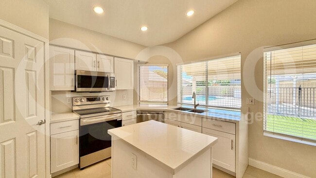 Photo - 570 S Williams Pl