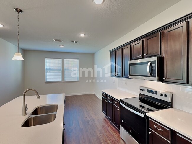 Photo - 569 Onate Cir