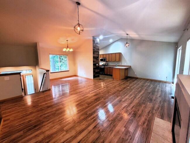 Photo - Spacious 3 Bedroom Home with Garage