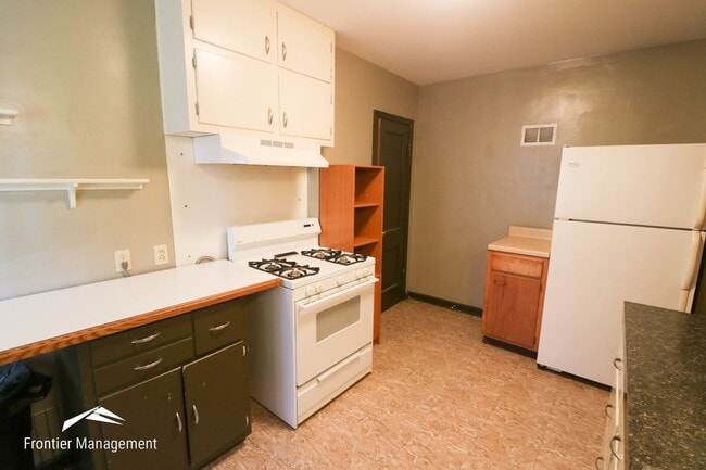 Photo - Awesome 3 bedroom 1 bathroom home located ...