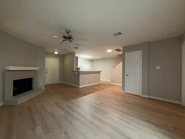 Photo - Ginder Properties2 (2906 Kestrel Dr) Unit B