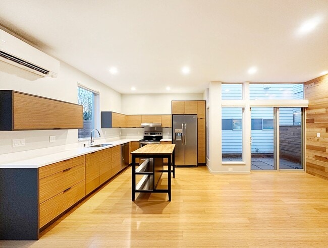 Photo - 3bd/2ba Seattle Townhome