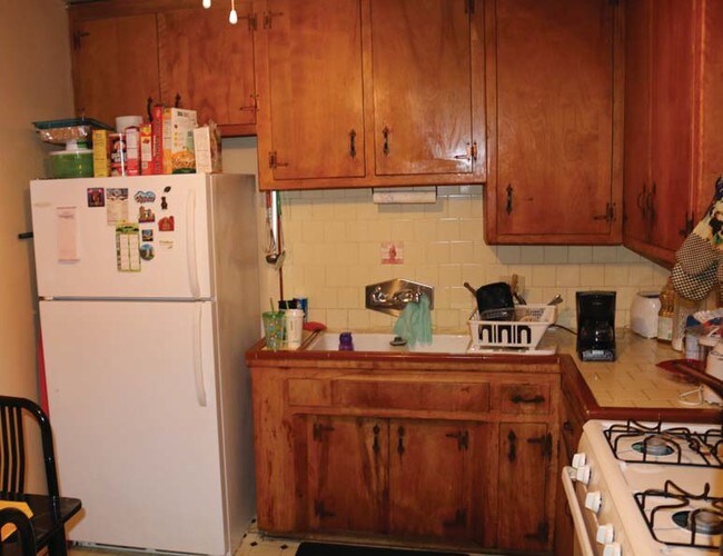 Kitchen - 5427 Carlton