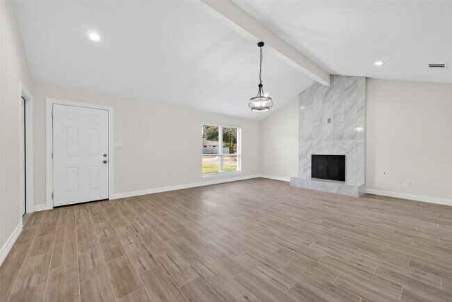 Photo - 16115 Little Cypress Ln