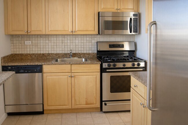 442 W 44th St