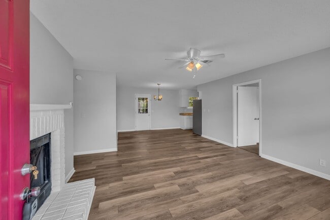 Photo - 212 Trailway Cir