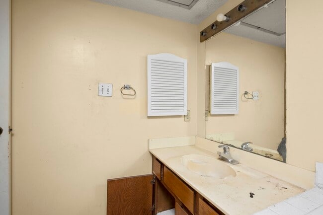 Photo - 2816 S Bartell Dr Unidad B26