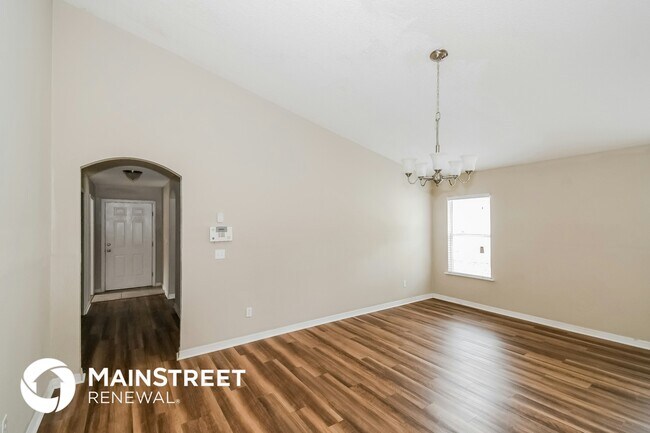 Photo - 523 E 55th St