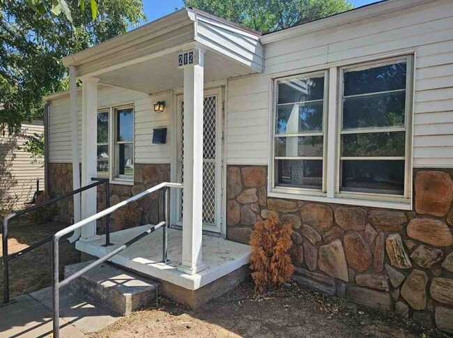 Photo - 2120 NW Lake Ave