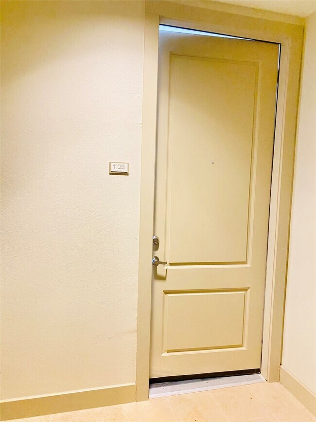 Building Photo - 3505 Sage Rd Unit 1108