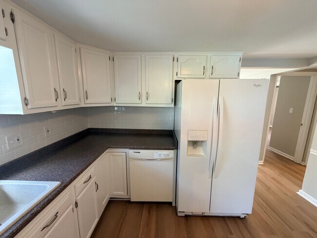 Photo - 241 Kahl St
