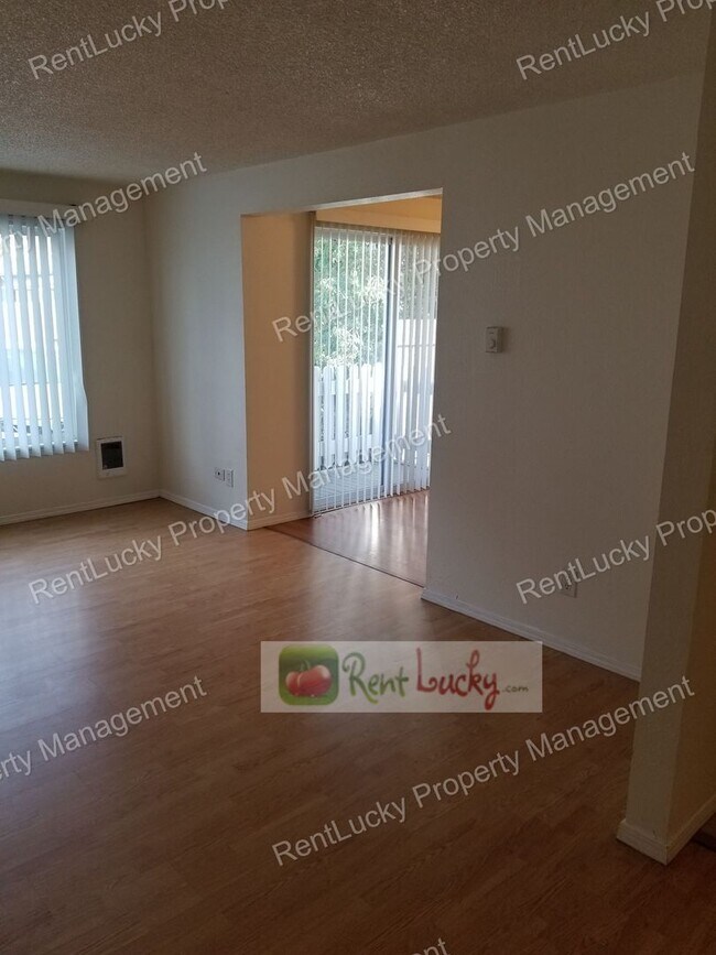 Photo - Cannon RE - 201 Pacific Unidad A