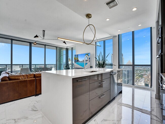Building Photo - 100 E Las Olas Blvd Unit 3301 Rental