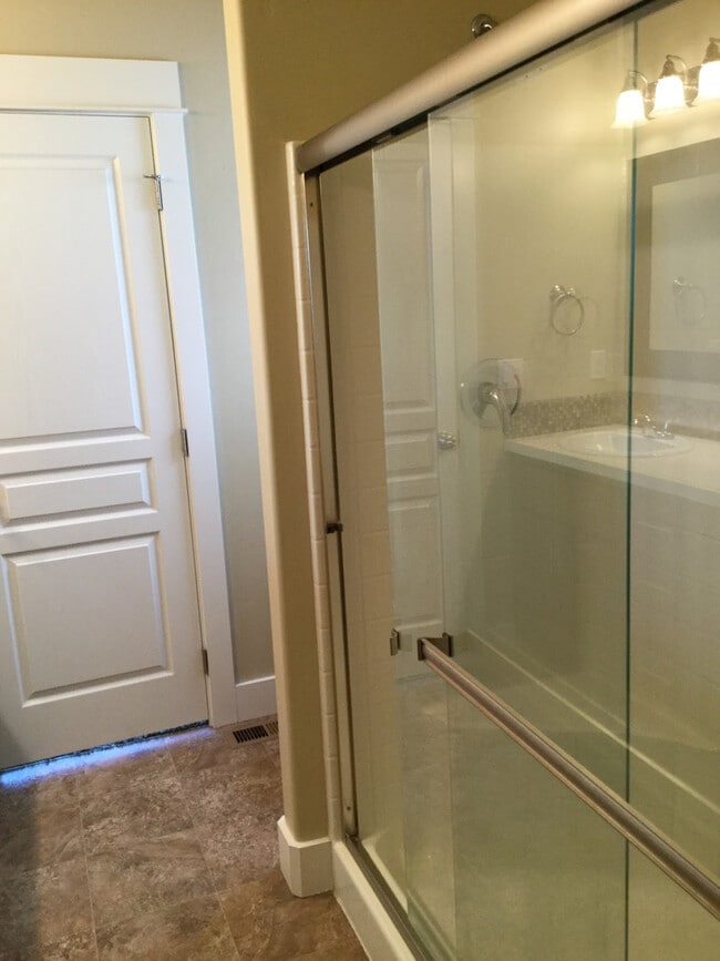 Photo - Boise, 3Bd/2.5Bth/2Car, 1743Sqft, Greenbriar Commons Subdivision