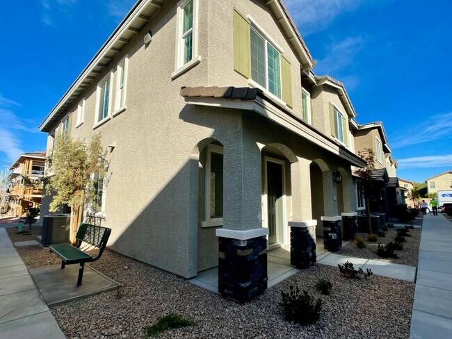 Photo - LOVELY TOWNHOUSE FOR RENT - GATED 3 BED 3 ...