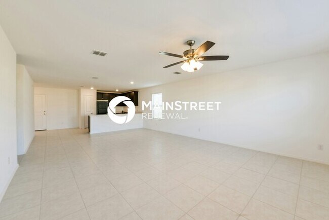 Photo - 3 Bedroom Pet-Friendly Home in Fort Worth, TX with Main Street Renewal