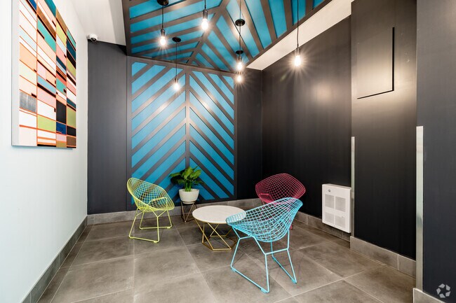 Photo - 3474 Hutchison