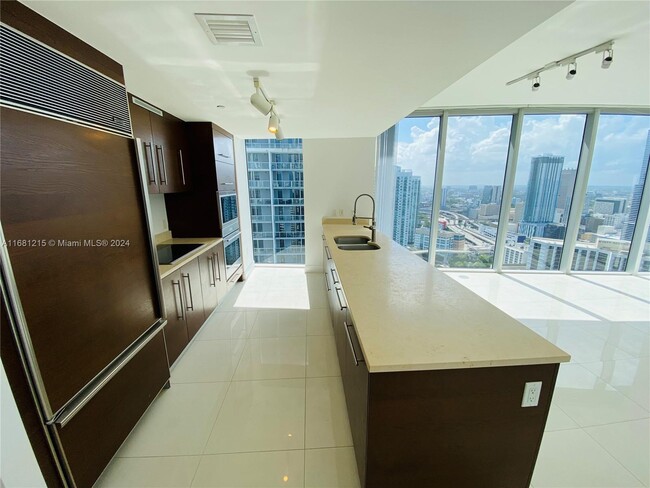 Photo - 475 Brickell Ave