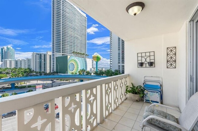 Building Photo - 1825 S Ocean Dr Unit 703