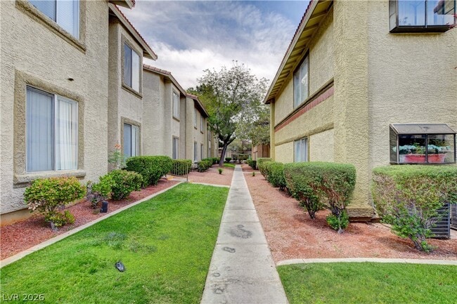 Building Photo - 7200 W Pirates Cove Rd Unit 1026