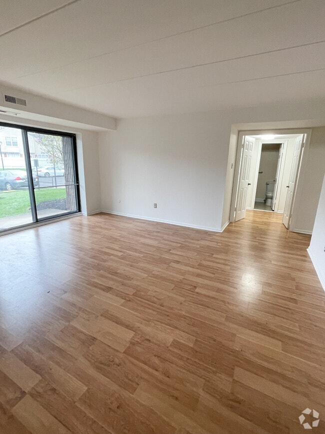 Building Photo - 56 Oakridge Dr Unit 56 Rental