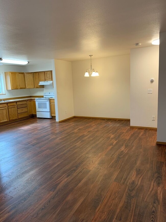 Photo - 3 Bdrm, 1 & 1/2 Ba | Muldoon & Tudor area | AVAILABLE NOW!!