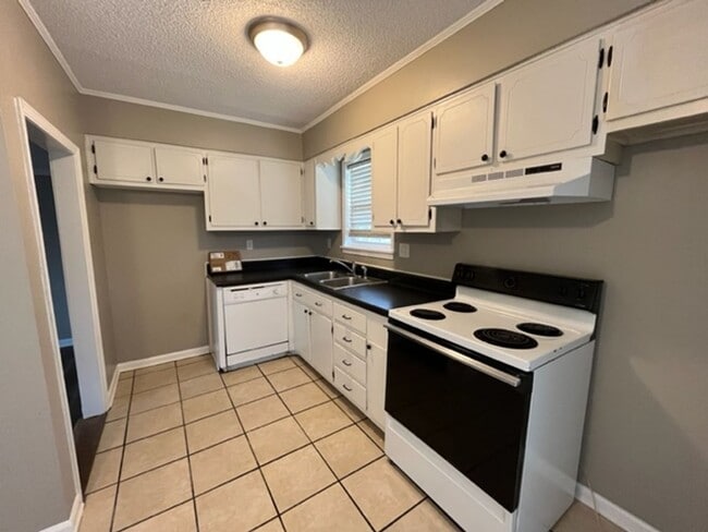Photo - Renovated 3 Bedroom 1 Bath Home for Rent!