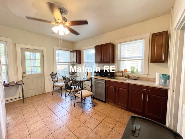 Building Photo - 89 Hillside St