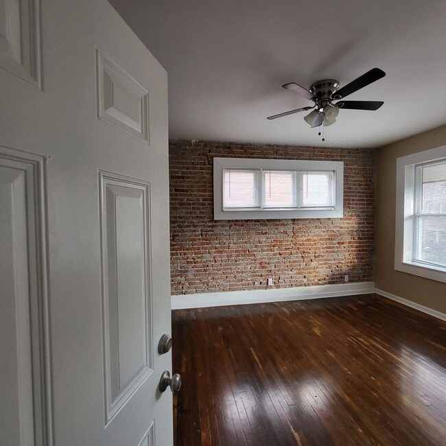 Building Photo - 3847 Russell Blvd Unit 2E