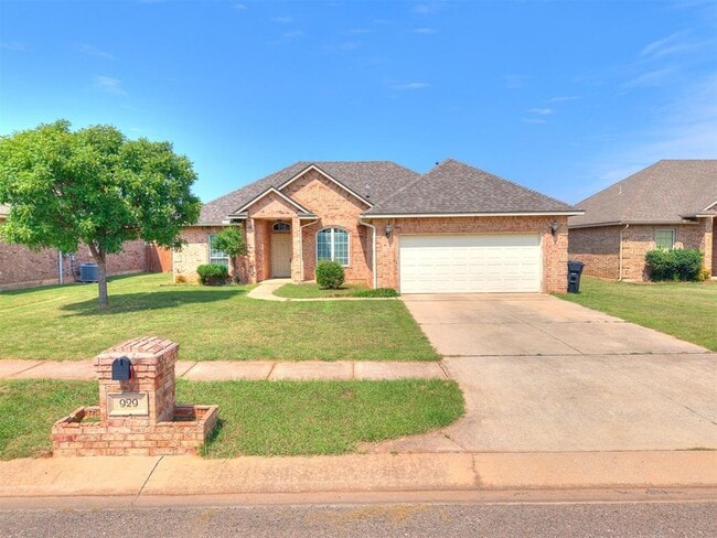 Photo - 929 NE 28th St