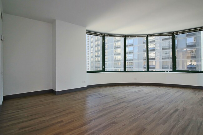 Photo - 439 E Ontario St