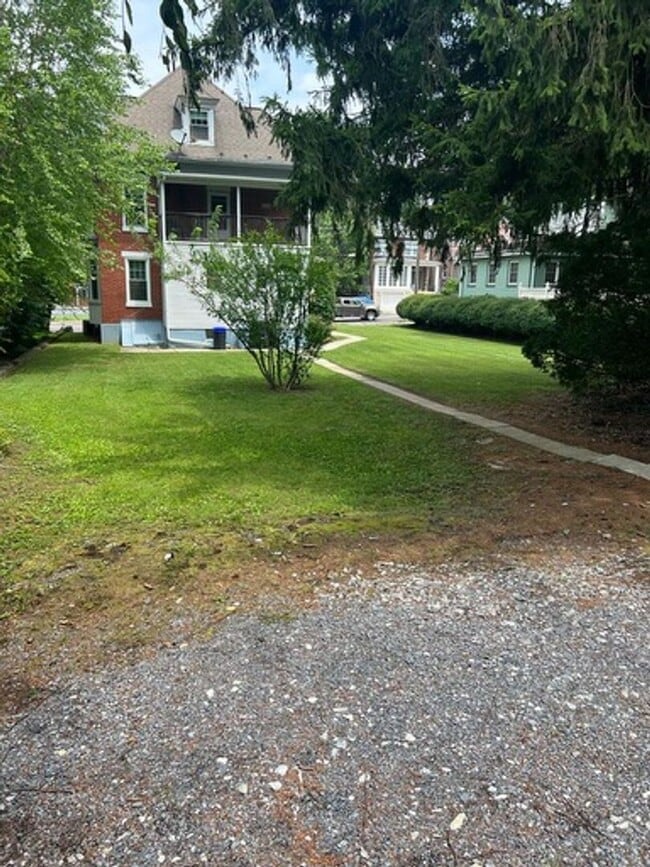 Photo - 4216 W Penn Ave Unidad 1