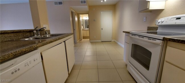 Building Photo - 230 Mission Newport Ln Unit 107 Rental