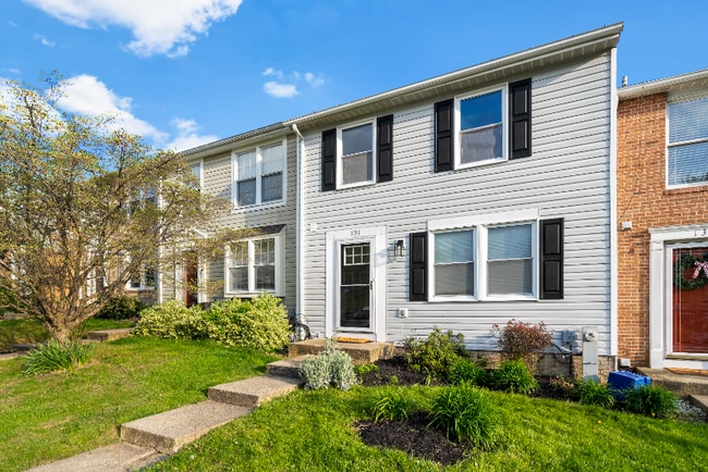 Photo - 131 Spruce Woods Ct
