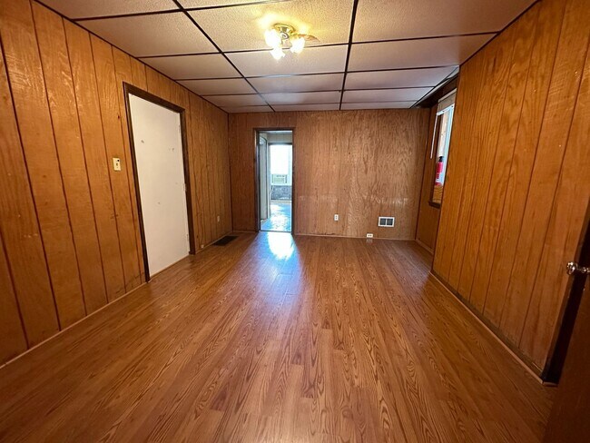 Photo - Cozy Two Bedroom Apartment! Great Oakland ... Unit 3610 #2