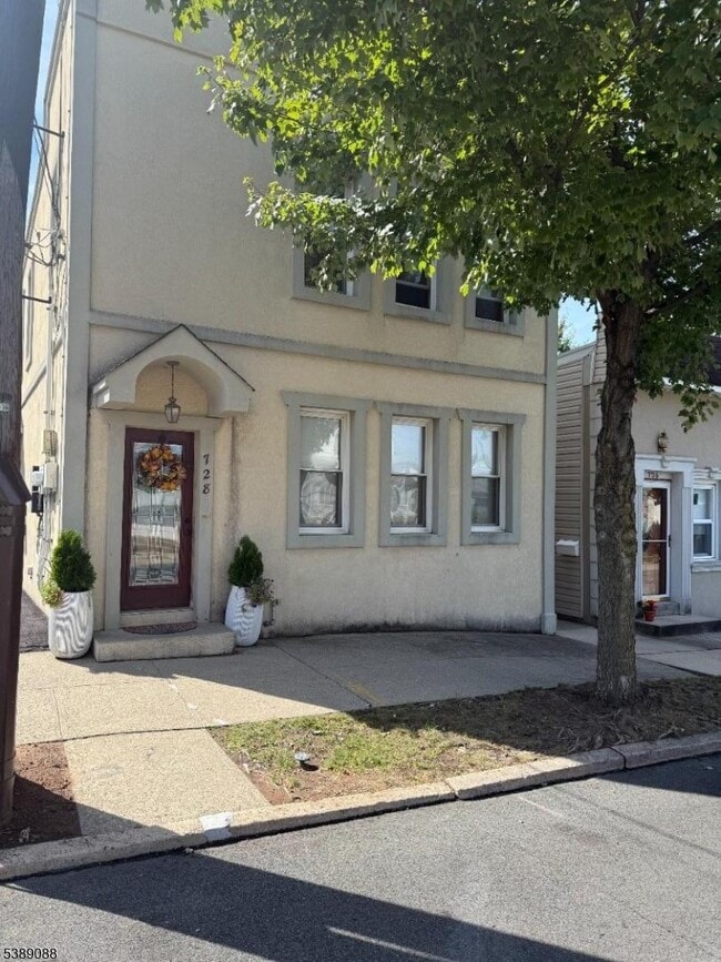 Building Photo - 728 3rd Ave